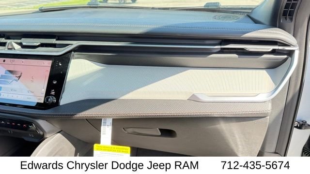 New 2026 Silver Zynith Clear-Coat Exterior Paint Jeep Limited image 37