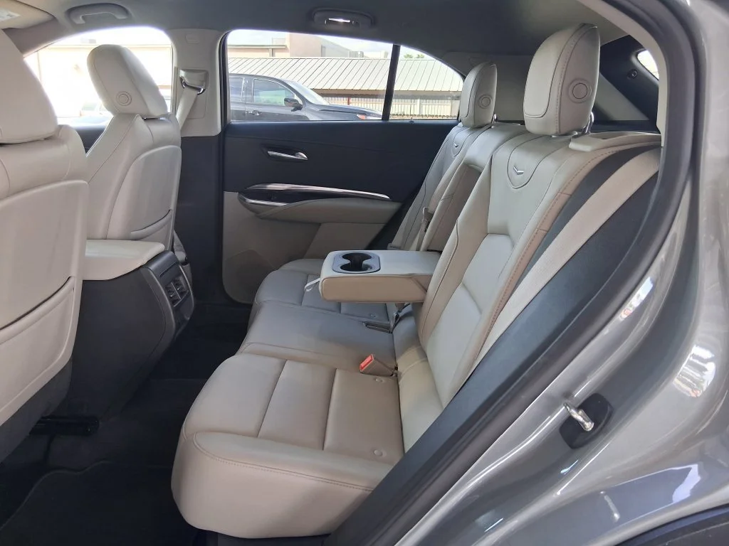 Used 2023 ARGENT SILVER METALLIC Cadillac FWD Luxury image 20