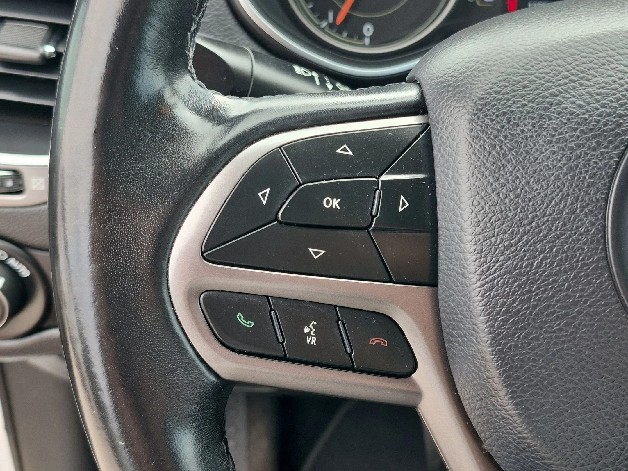 Used 2019 Bright White Clearcoat Jeep Latitude Plus image 16