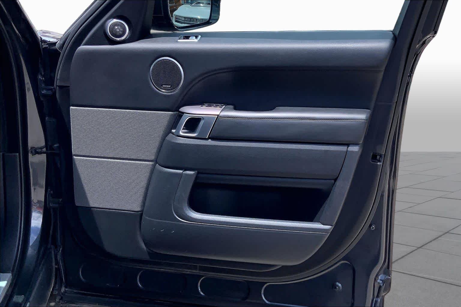 Used 2019 Borealis Black Metallic Land Rover HSE image 23
