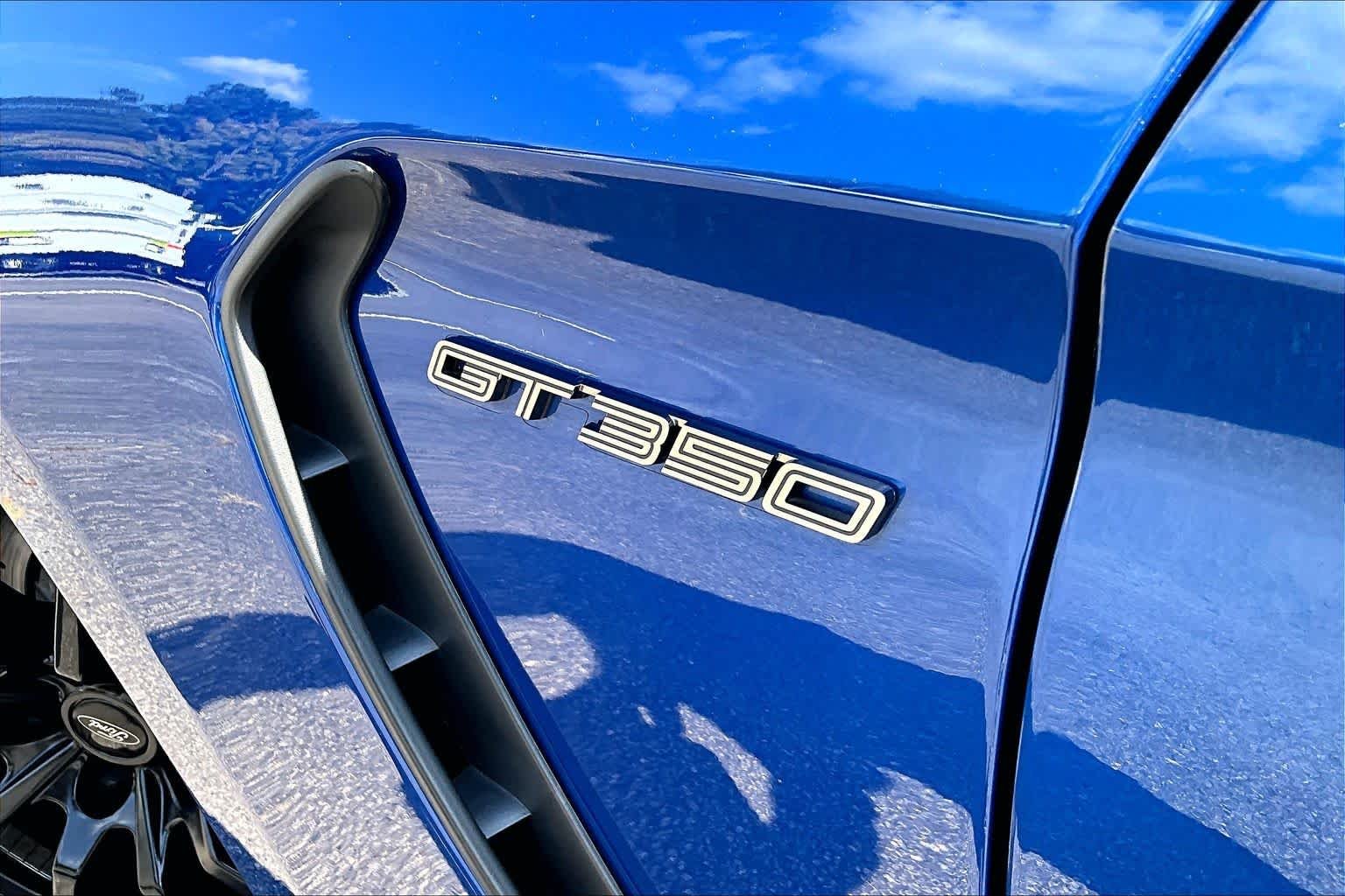 Used 2017 Blue Ford Shelby GT350 image 9