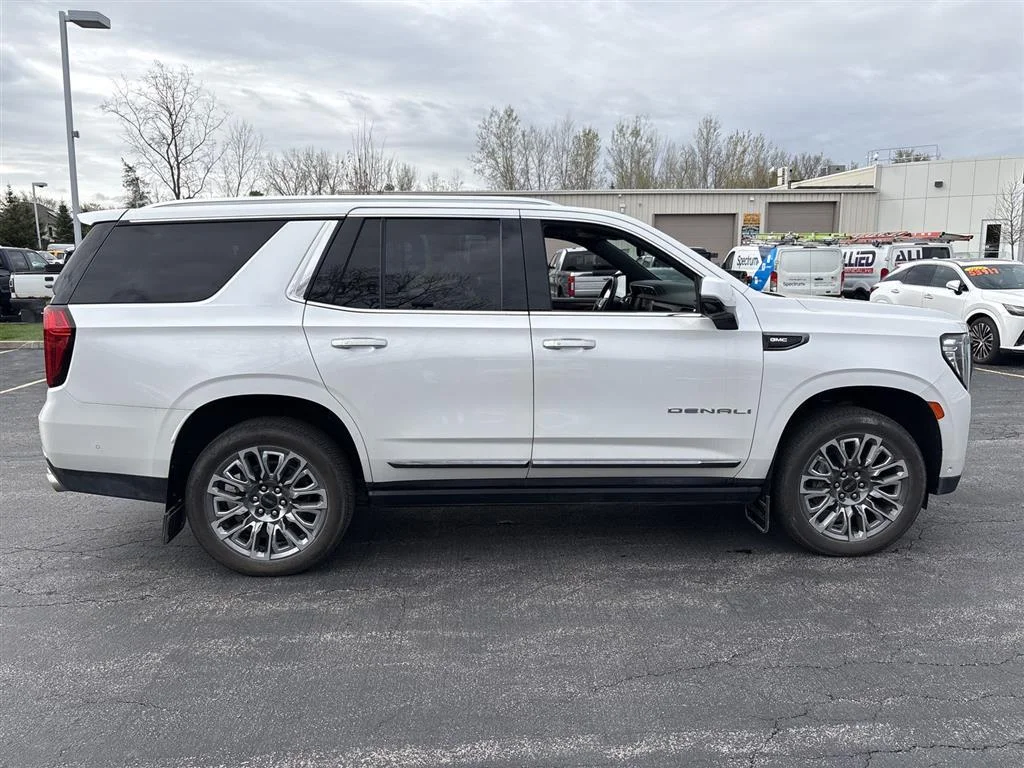 Used 2023 White Frost Tricoat GMC Denali Ultimate image 8