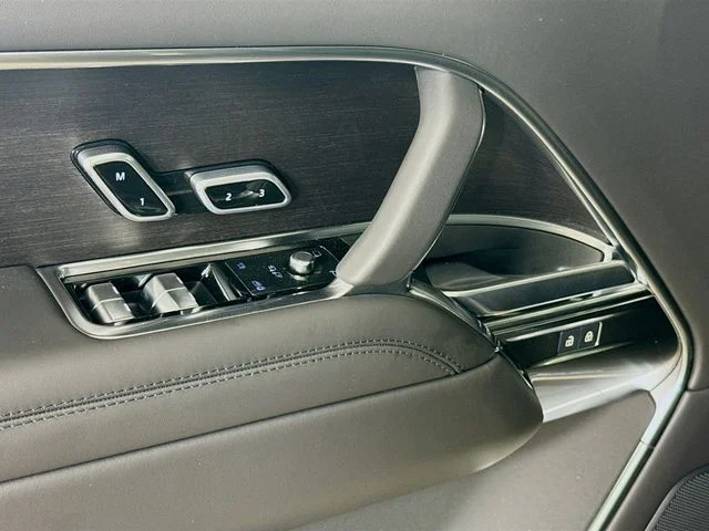 New 2026 Carpathian Grey Land Rover SE image 20
