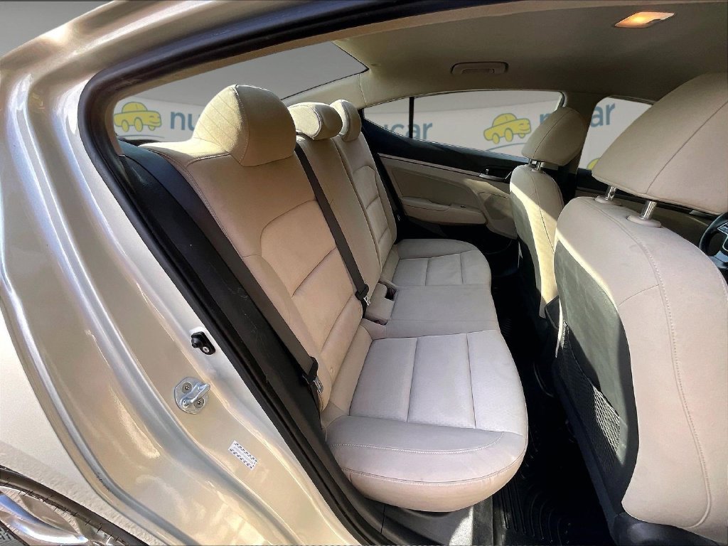 Used 2017 Beige Hyundai SE image 19