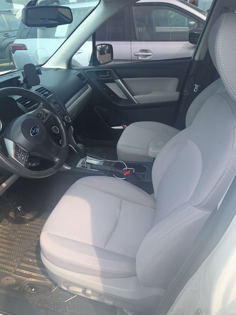 Used 2015 Satin White Pearl Subaru 2.5i Premium image 2
