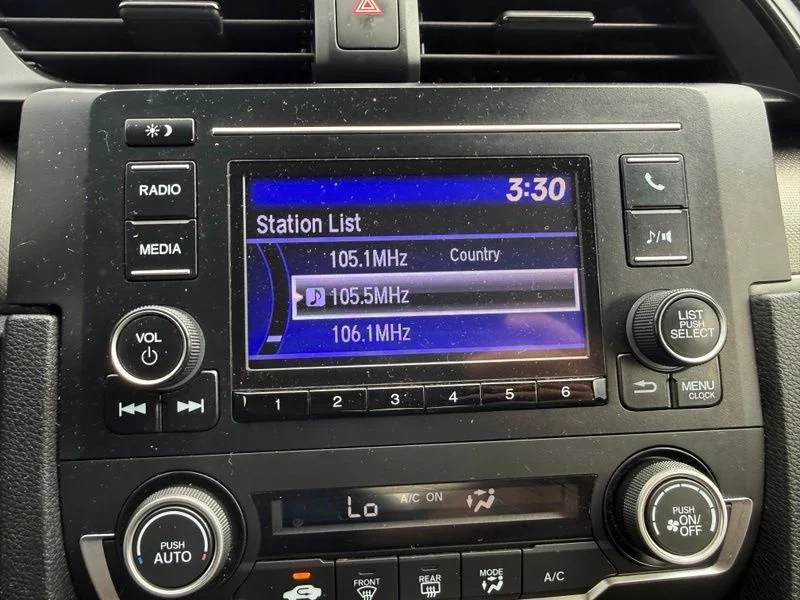 Used 2020  Honda LX image 12