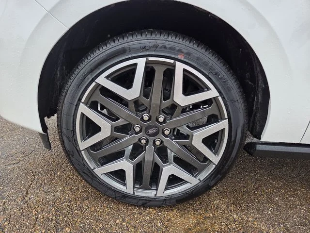 New 2027 Star White Metallic Tri-Coat Ford Platinum image 46