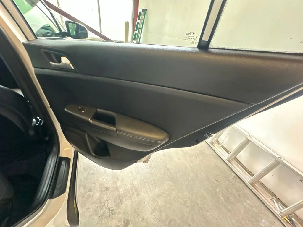 Used 2022 White Kia Nightfall image 31