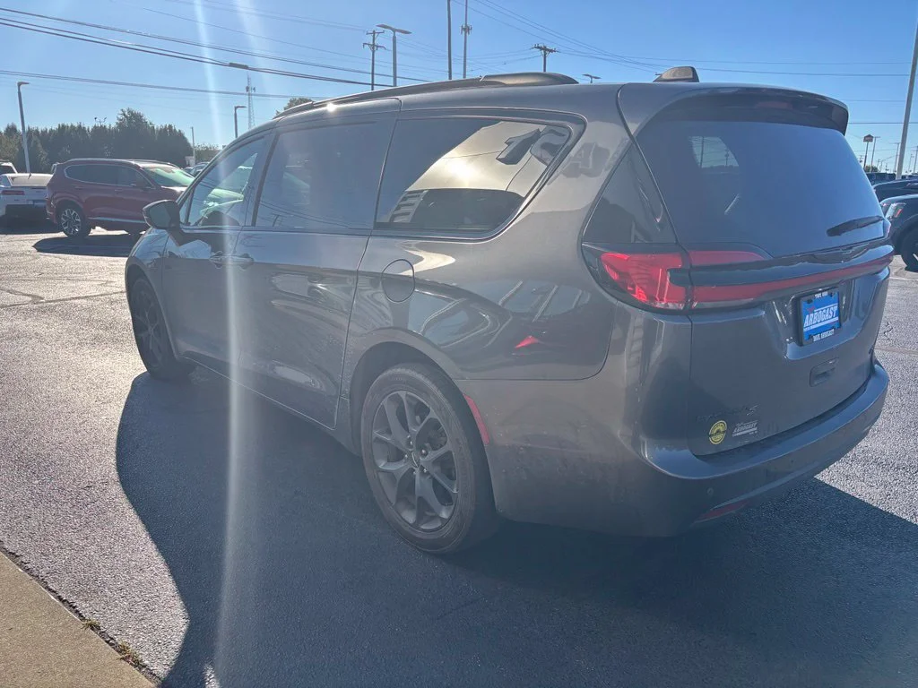 Used 2022 Gray Chrysler Touring L image 7