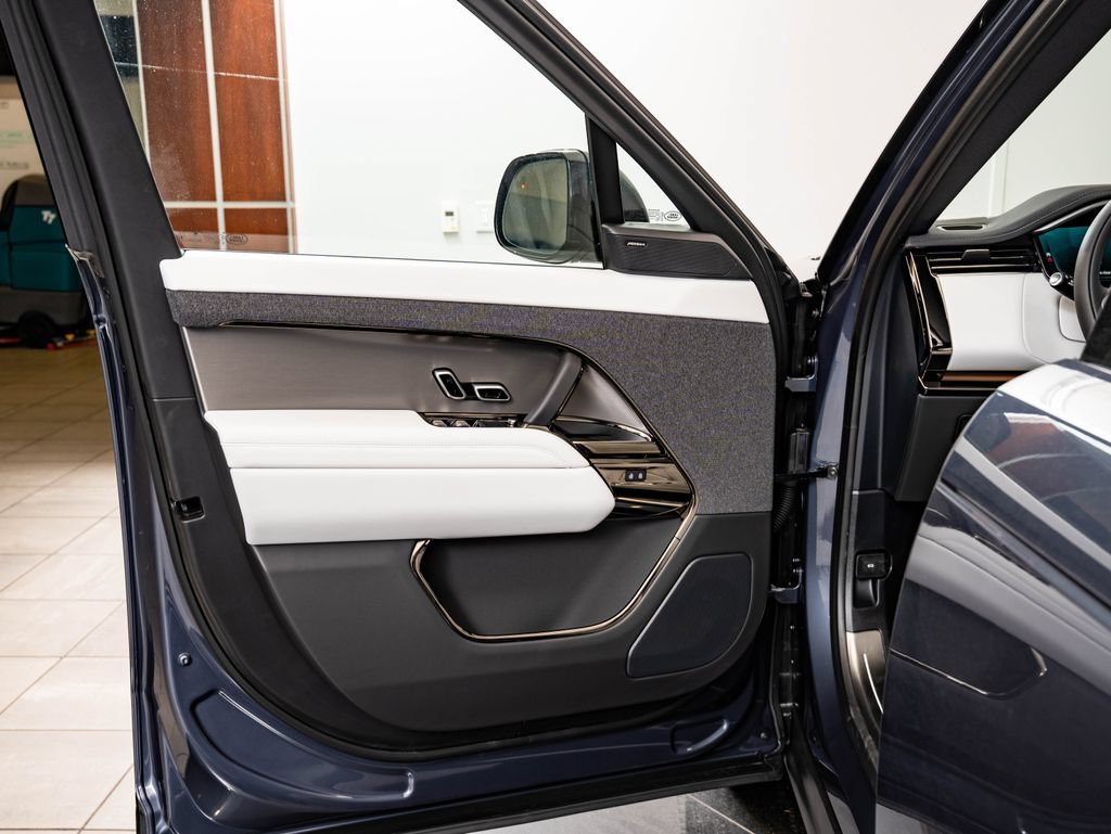 New 2026 Varesine Blue Land Rover SE image 27