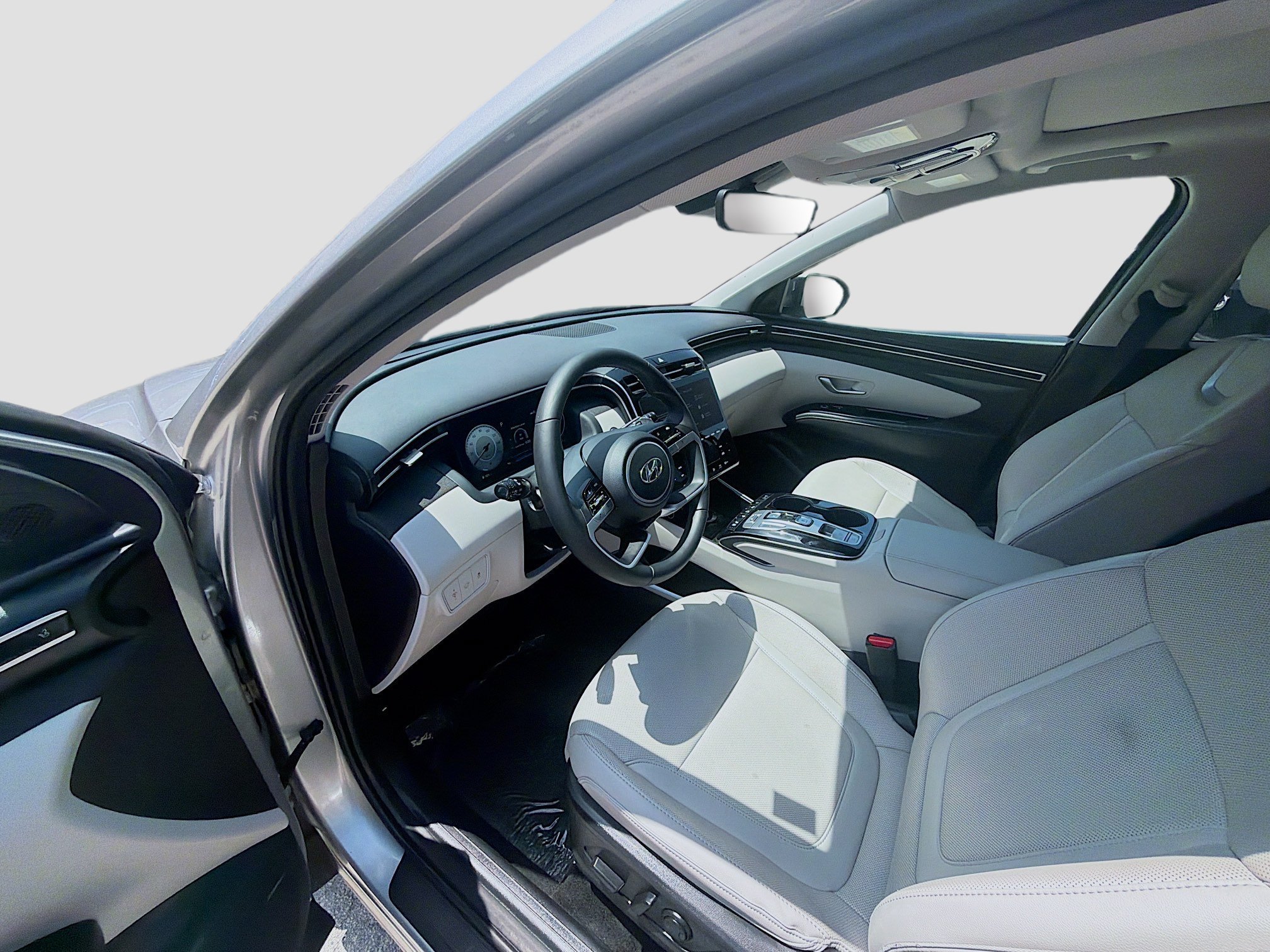 Used 2024 Shimmering Silver Hyundai Limited image 7