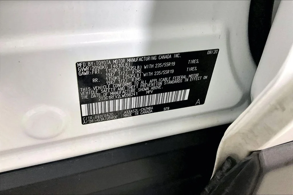 Used 2020 White Toyota XLE Premium image 26