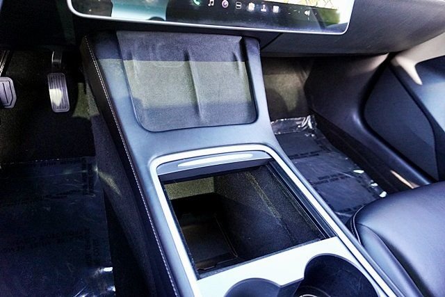 Used 2023  Tesla Base image 33