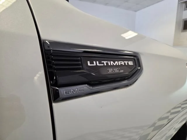 Used 2024 White Frost Tricoat GMC Denali Ultimate image 10