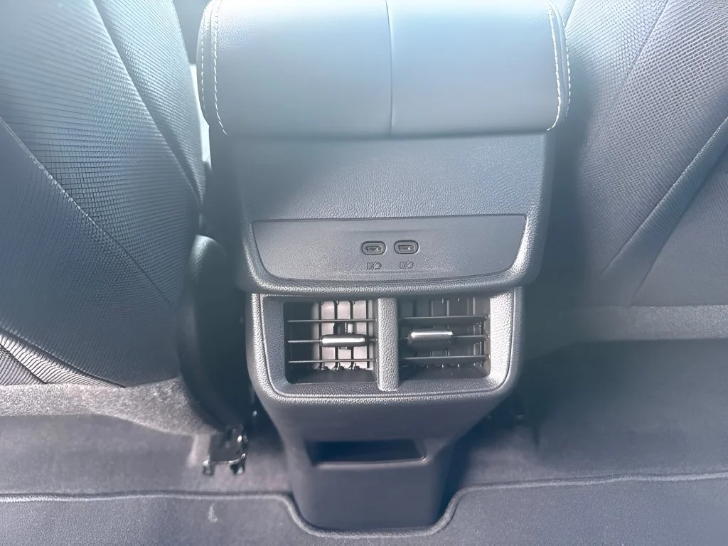 New 2027 Summit White GMC Elevation image 12