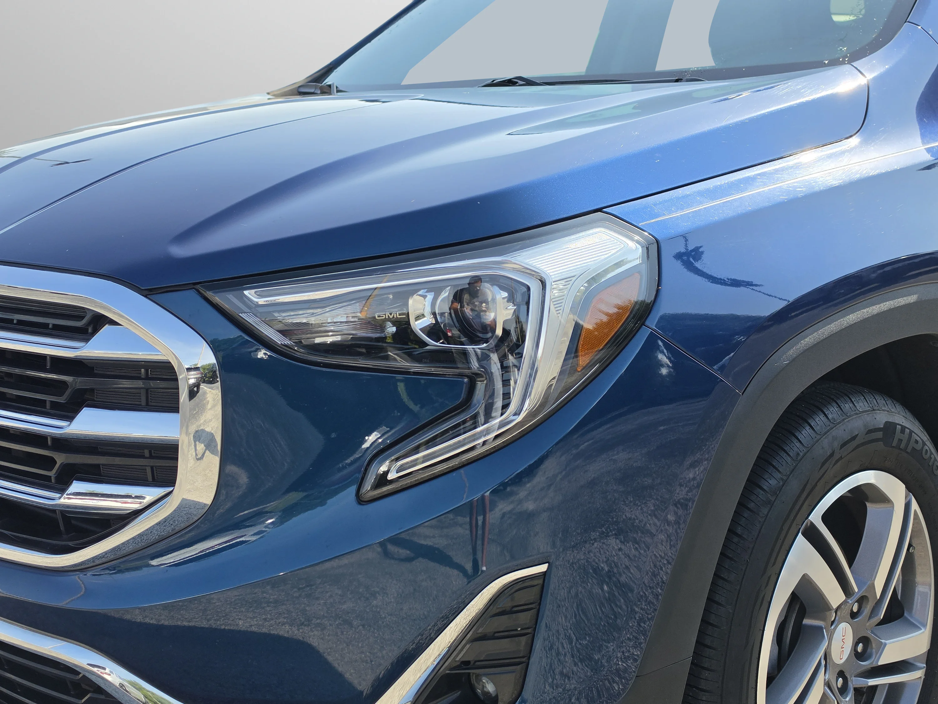 Used 2020 Blue Emerald Metallic GMC SLT image 13