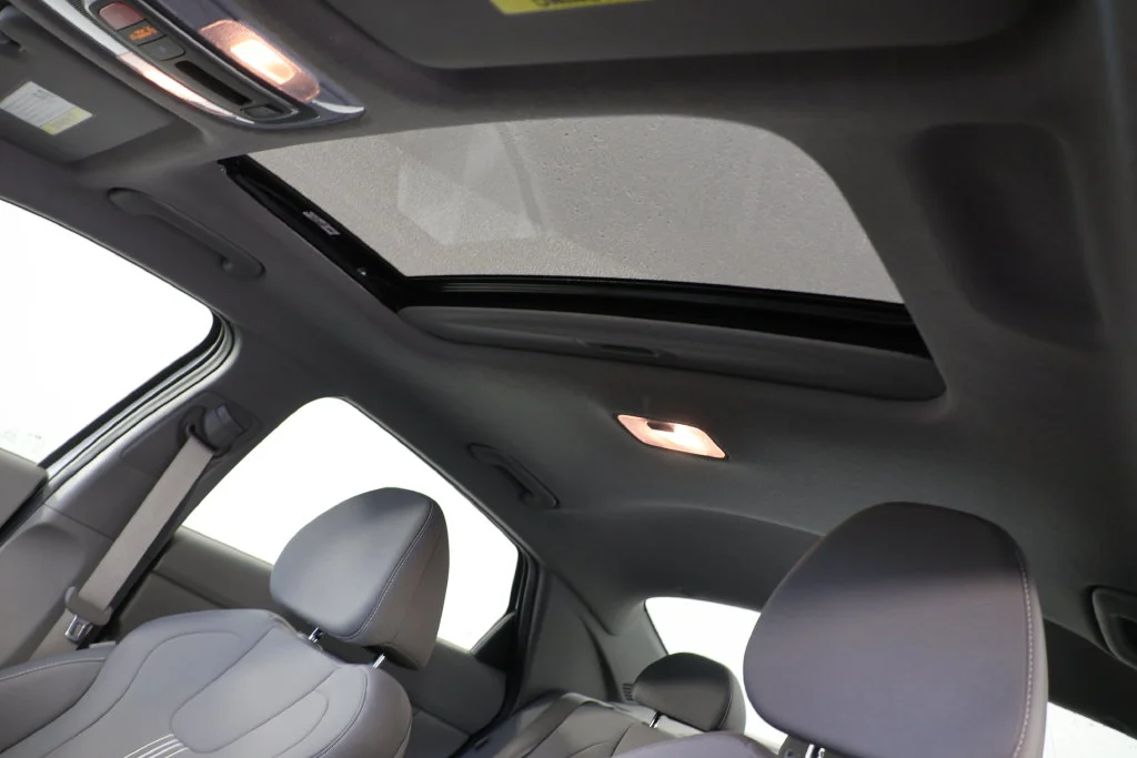 Certified Used 2025 White Hyundai SEL Convenience image 19