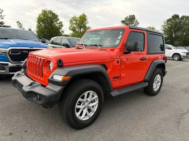 Used 2023  Jeep Sport S image 2