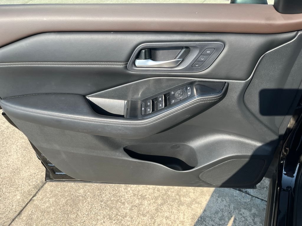 Used 2023 Black Nissan SL image 11