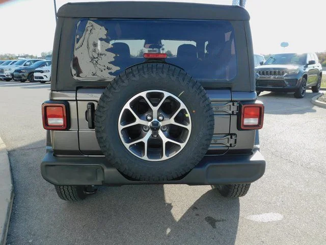 New 2026 Granite Crystal Metallic Clear-Coat Exterior Paint Jeep Sport S image 21