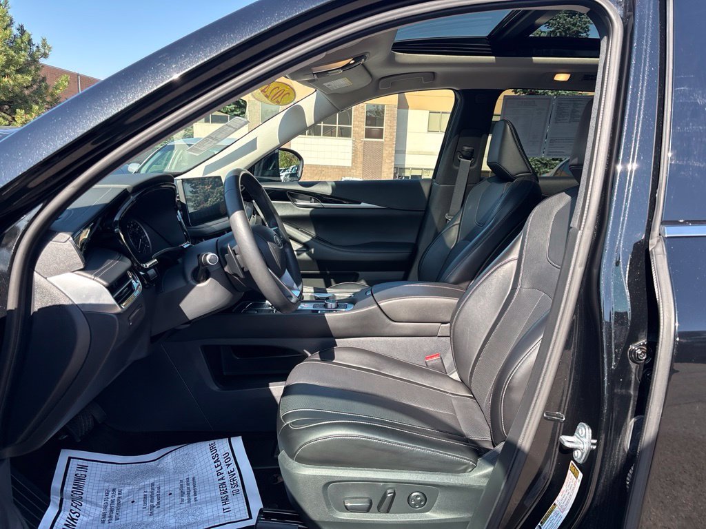 Used 2024 Black INFINITI PURE image 23