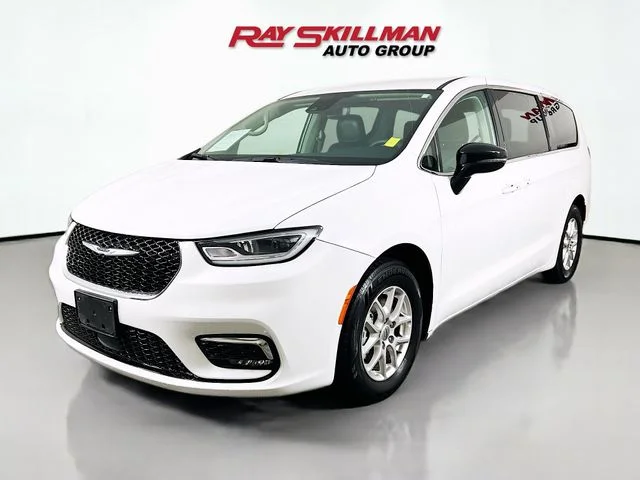 Used 2024 White Chrysler Touring L image 3