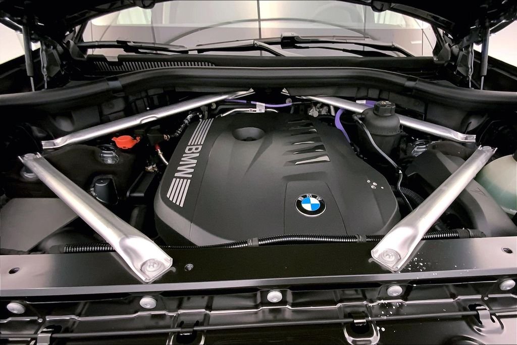 Used 2026 Skyscraper Grey Metallic BMW  image 8