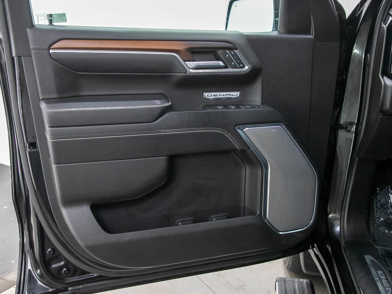 Used 2024 Onyx Black GMC Denali image 20