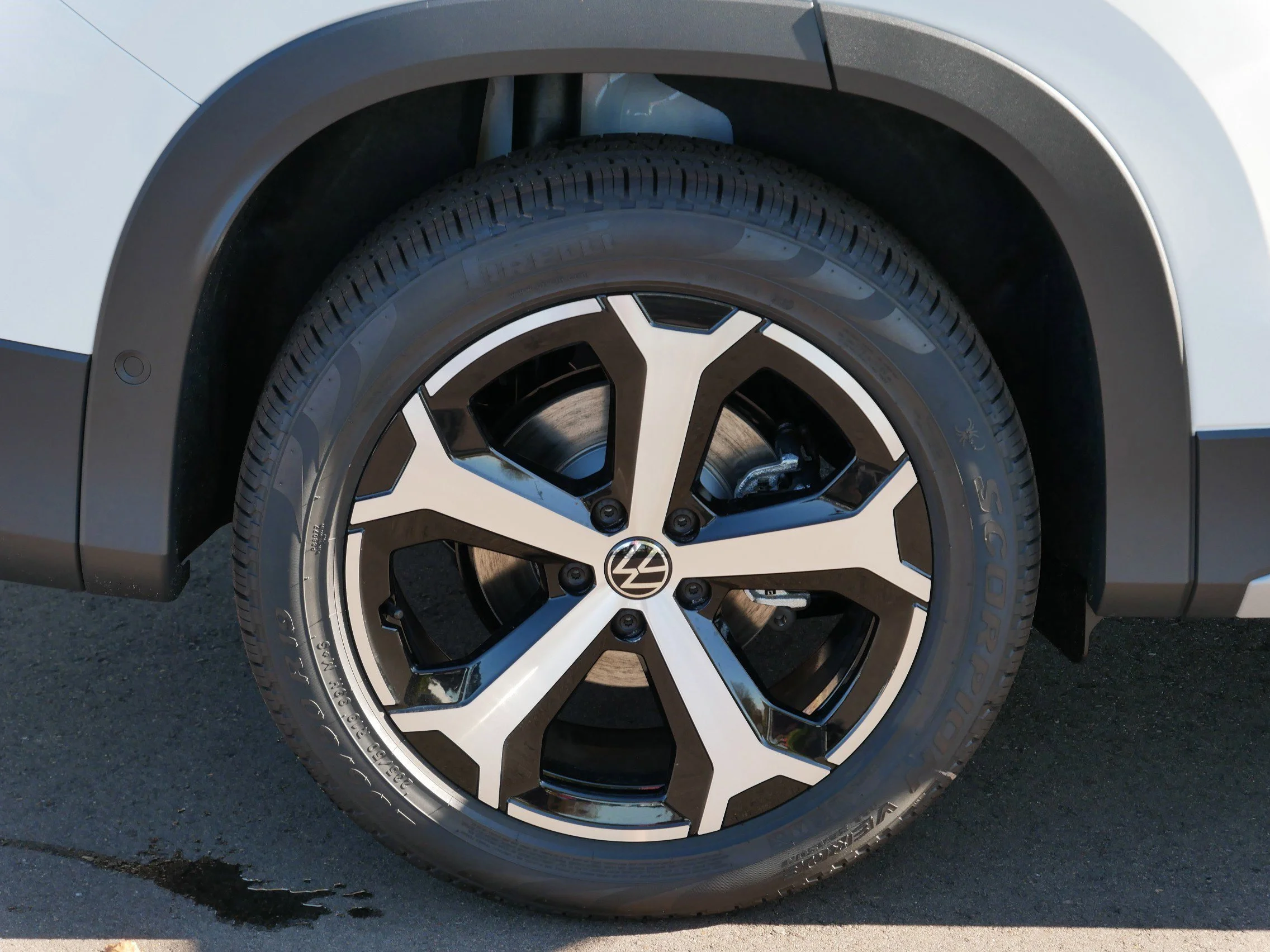 New 2026 Pure White Volkswagen SE image 5