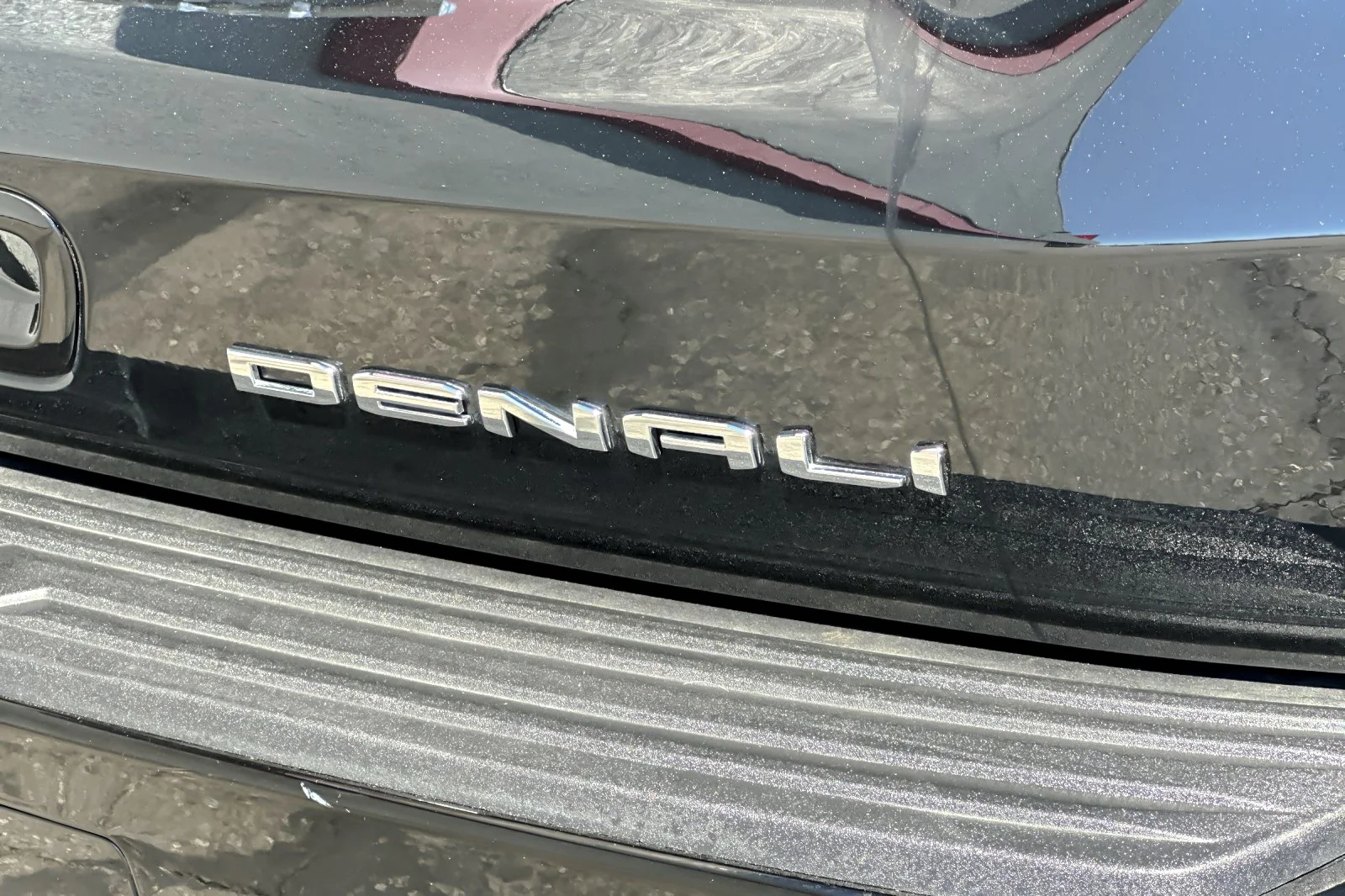 Used 2024 Onyx Black GMC Denali image 28