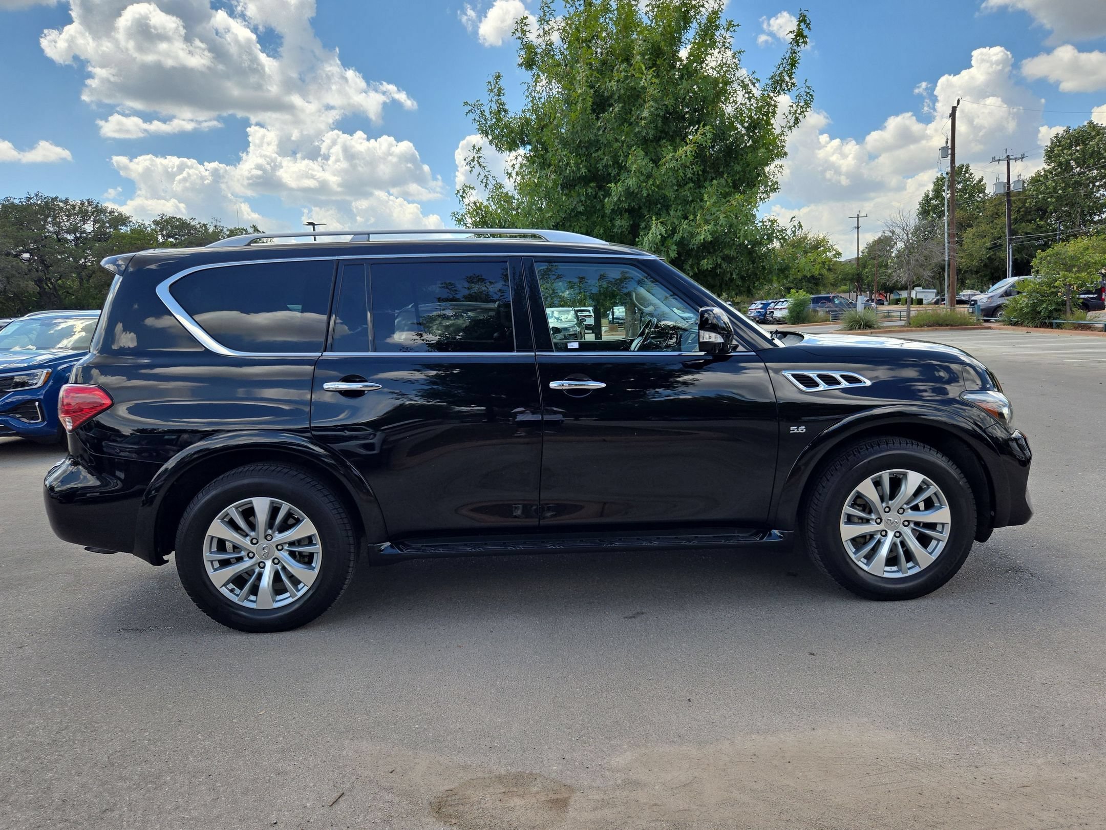 Used 2017 Black Obsidian INFINITI Base image 3