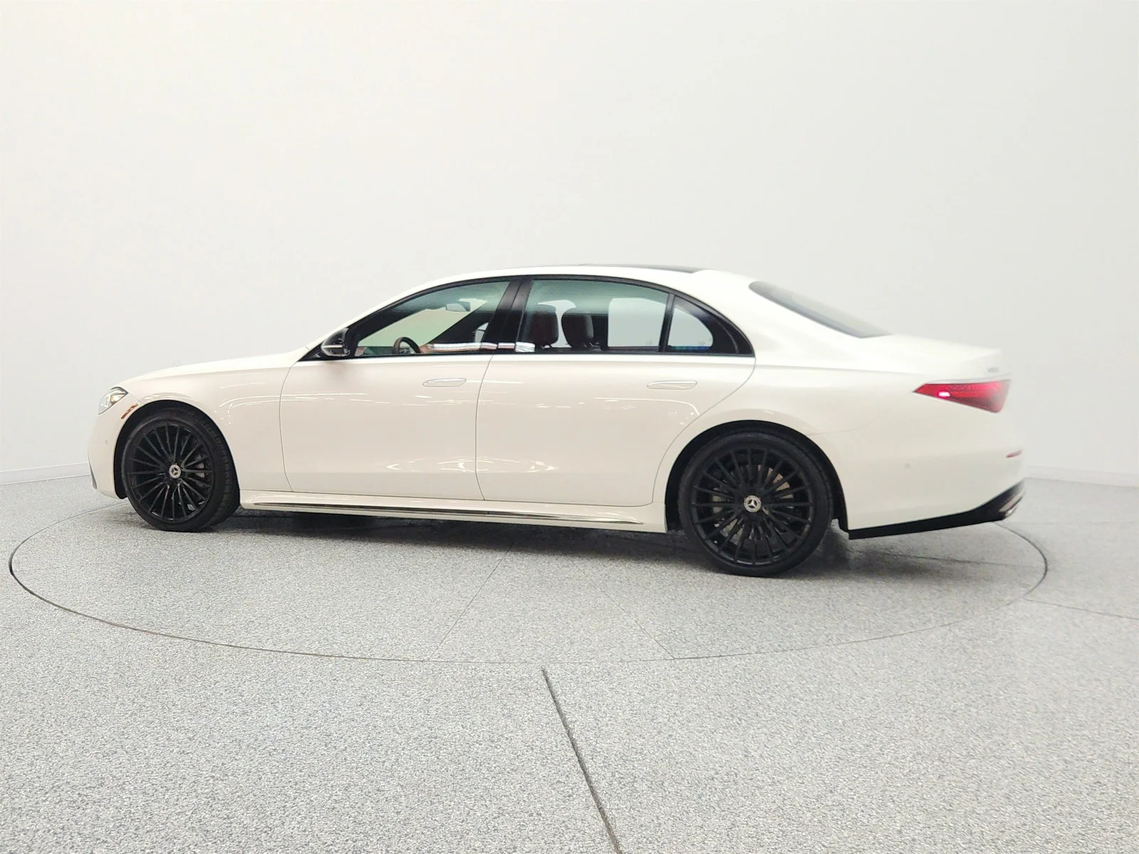Certified Used 2023 MANUFAKTUR Diamond White Mercedes-Benz S 580 4MATIC® Sedan image 8