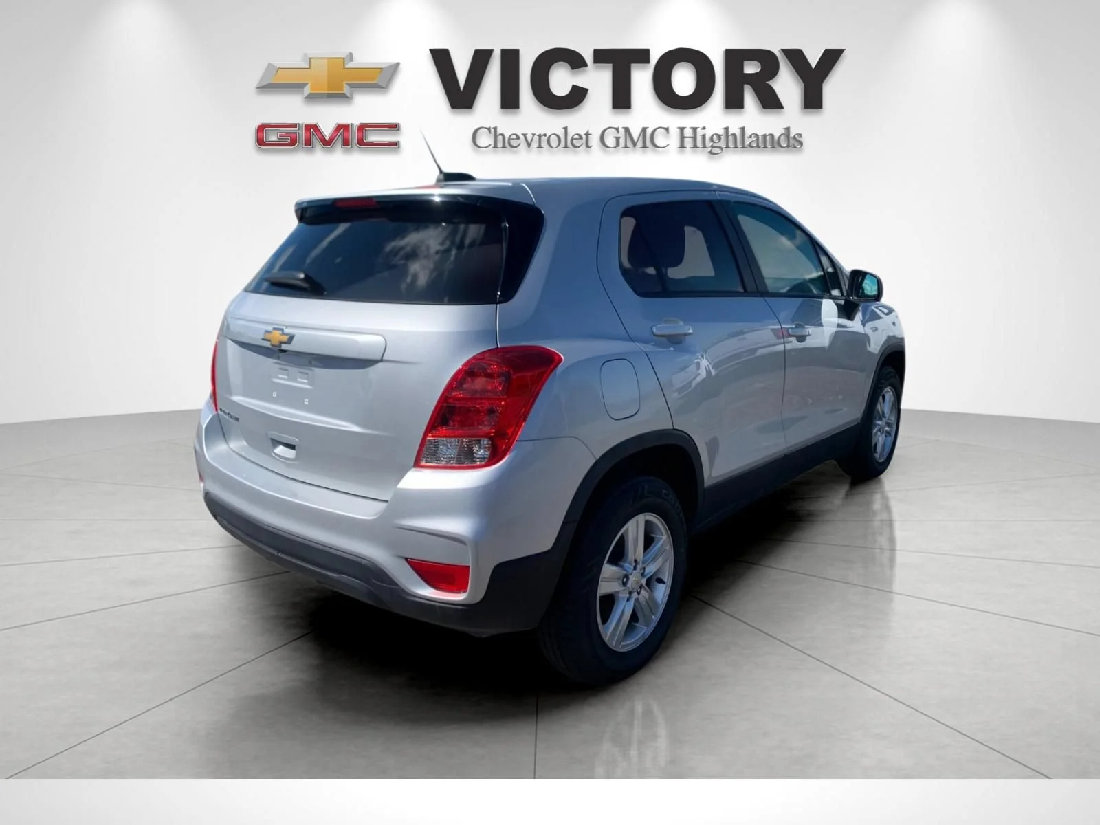 Used 2022 Silver Ice Metallic Chevrolet LS image 3