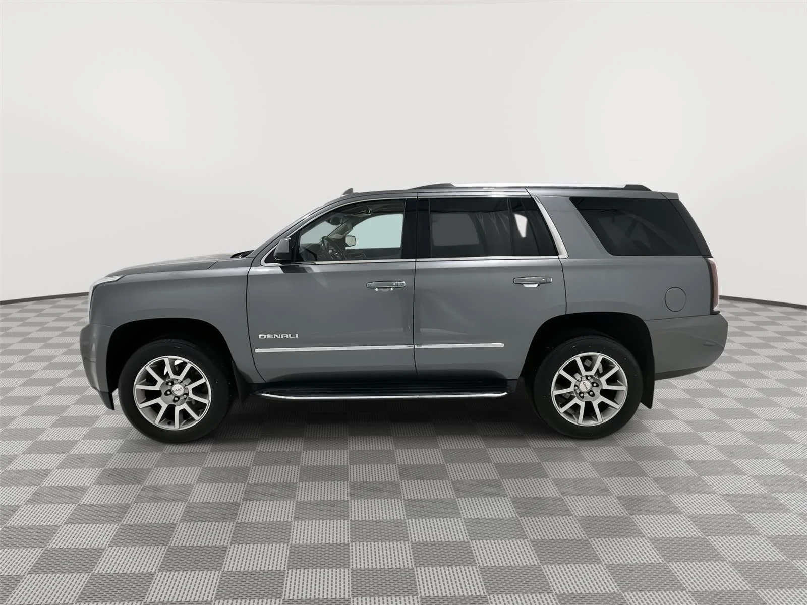 Used 2019 GMC Yukon Denali with VIN 1GKS2CKJ9KR267103 for sale in Alexandria, Minnesota