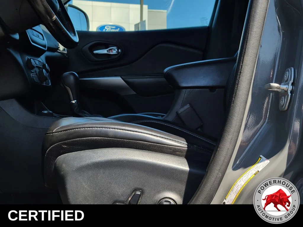 Used 2020 Gray Jeep Latitude Plus image 24