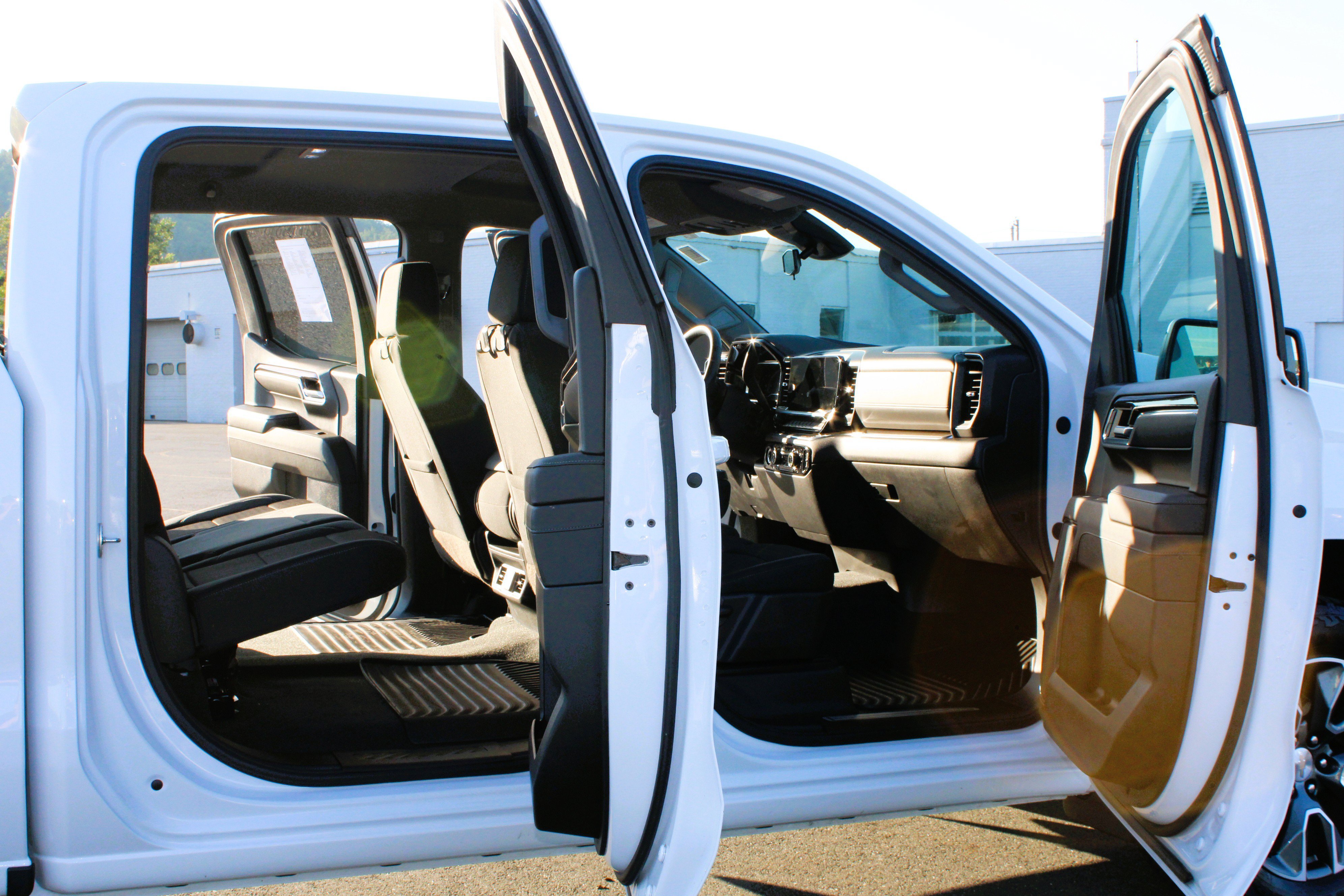 Used 2024 Summit White Chevrolet LT image 16