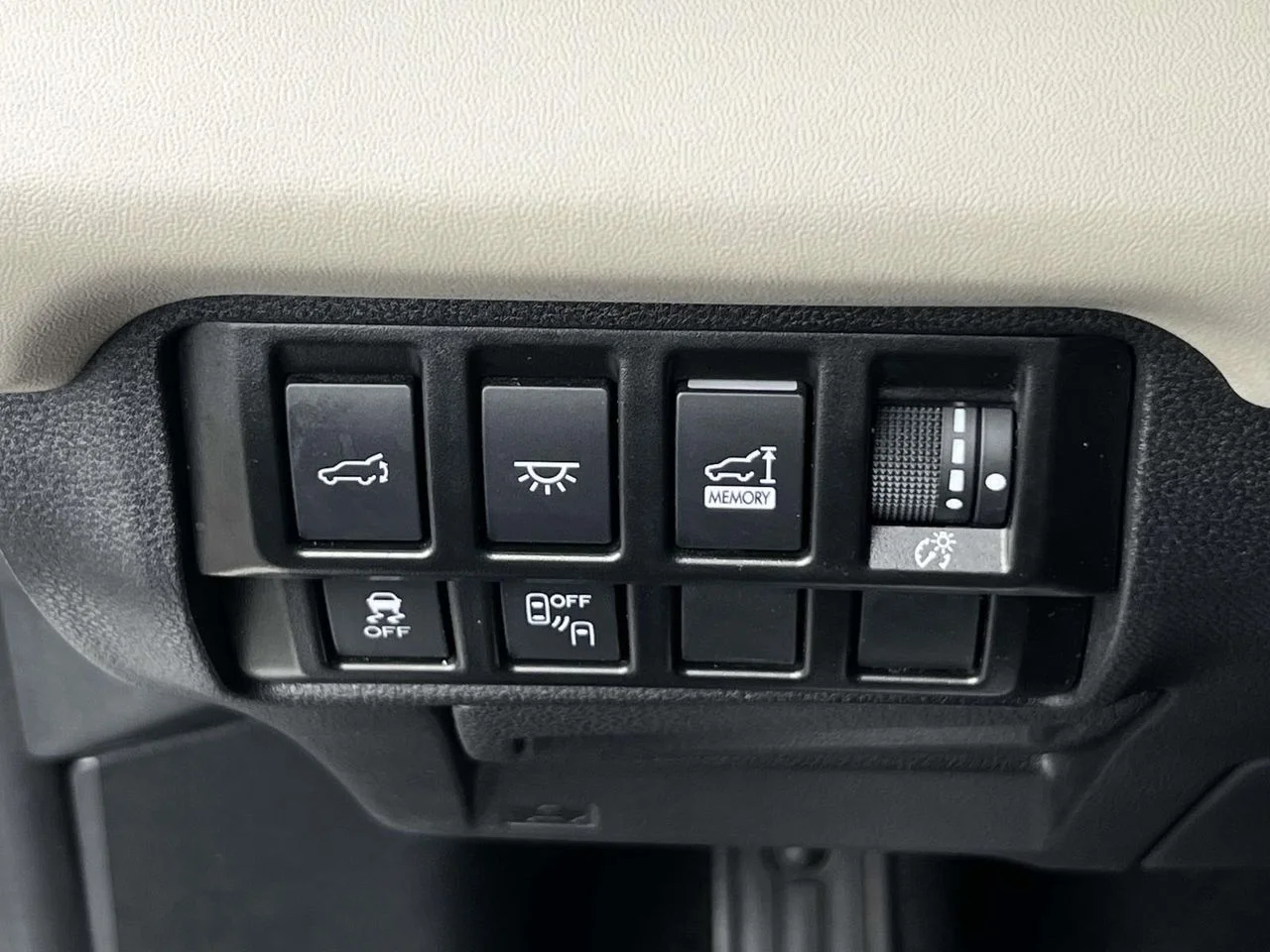 Used 2022 Crystal White Pearl Subaru Touring image 29