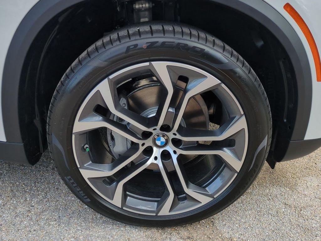 New 2026 Alpine White BMW xDrive40i image 11