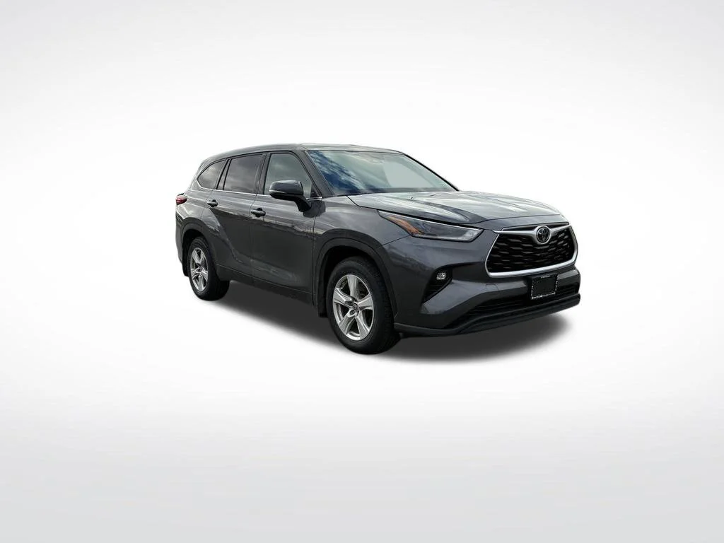 Used 2021 Gray Toyota LE image 7
