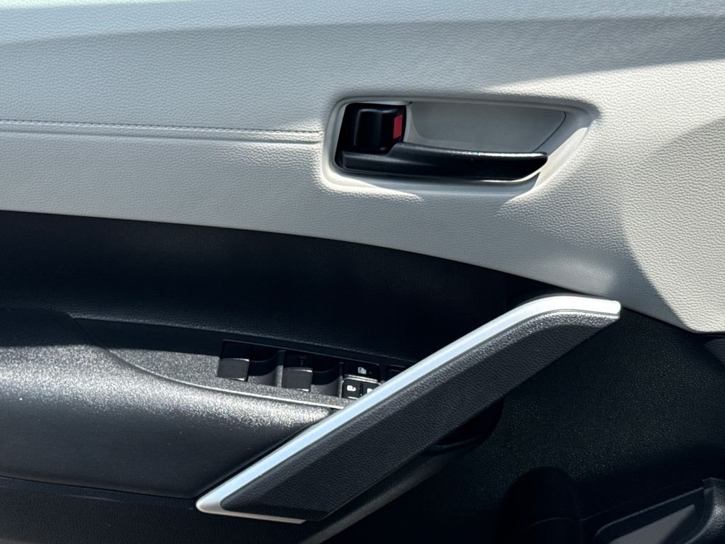 Used 2023 Off-white Toyota LE image 36