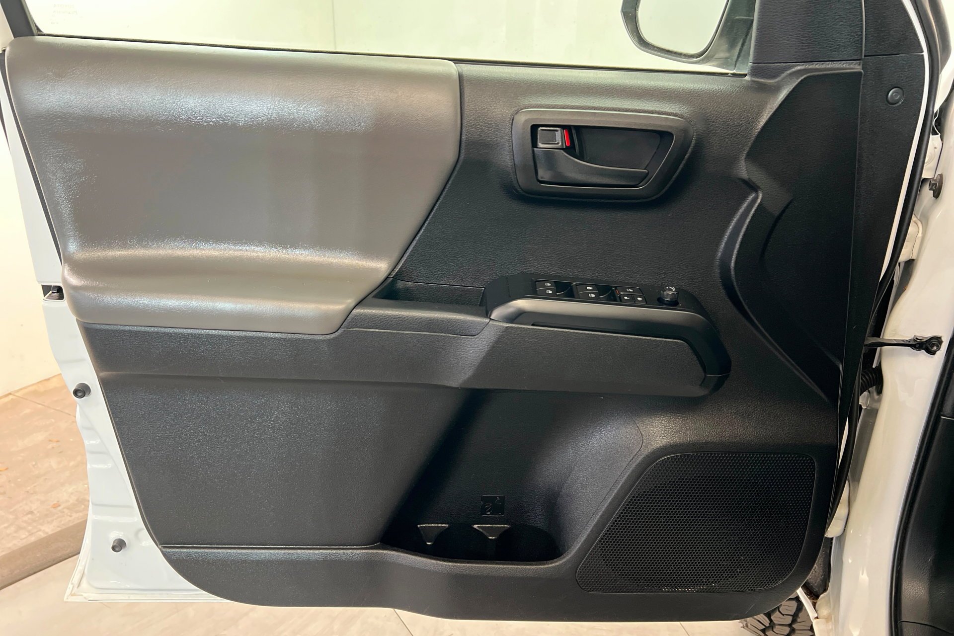 2022 Toyota Tacoma SR - Photo 15