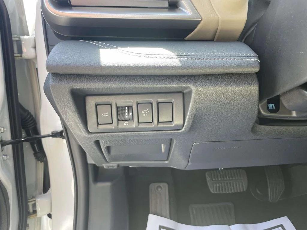 Certified Used 2025 Crystal White Pearl Subaru Limited image 11