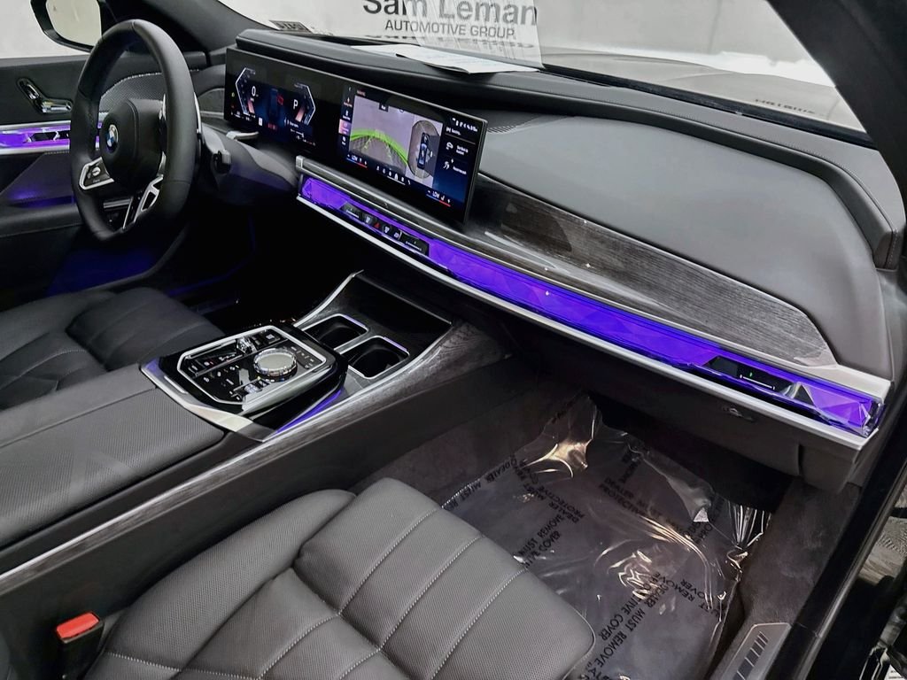 Used 2025 Black BMW 760i xDrive image 31