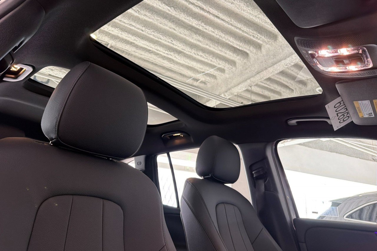 New 2026 Mountain Grey Metallic Mercedes-Benz GLB 250 4MATIC® SUV image 16