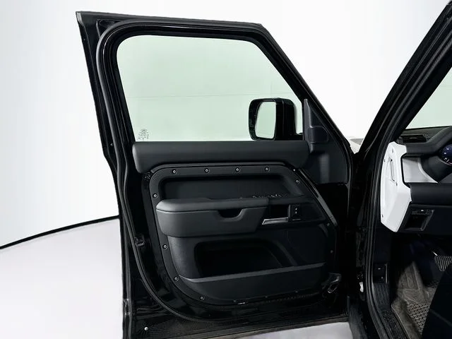 Used 2025 Black Land Rover S image 11