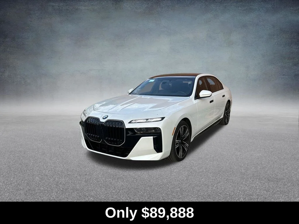 Used 2025 White BMW 760i xDrive image 4