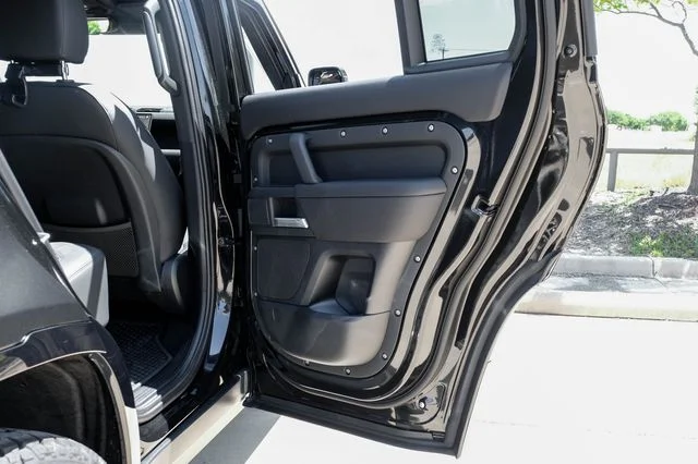 New 2026 Santorini Black Land Rover X-Dynamic SE image 53