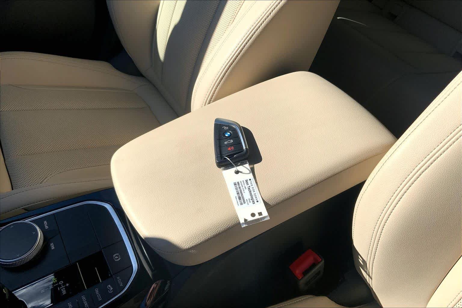 Used 2024 Skyscraper Grey Metallic BMW xDrive30i image 14