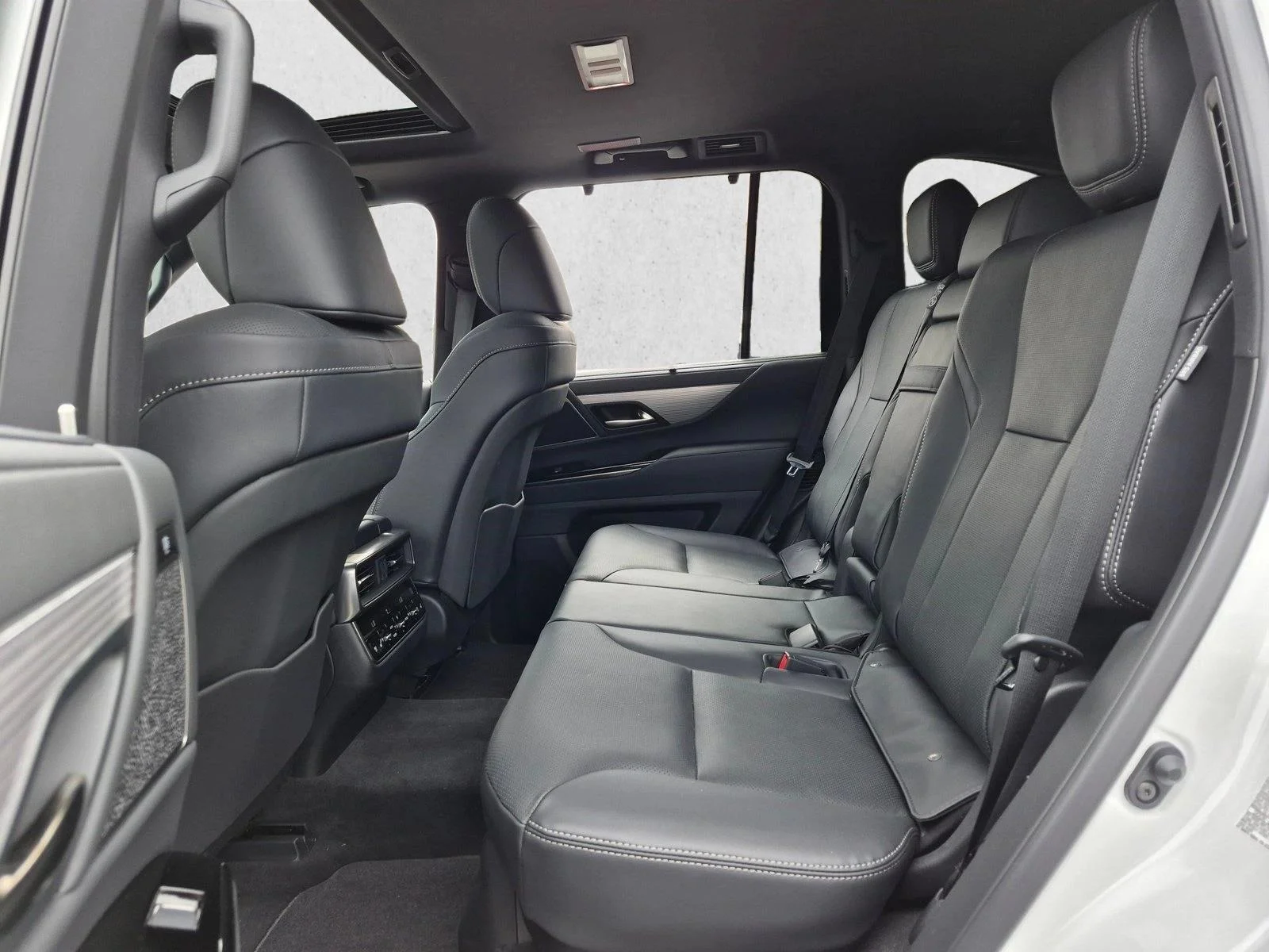Used 2026 Ultra White Lexus LX 600 F SPORT Handling image 18