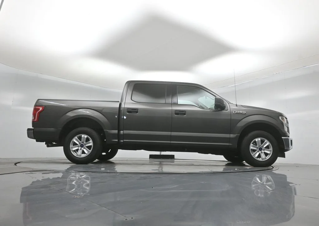 Used 2017 Gray Ford XLT image 40